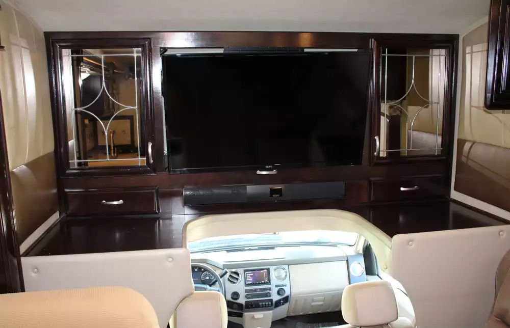 2017 Thor Chateau Super C 35SF - Image 14