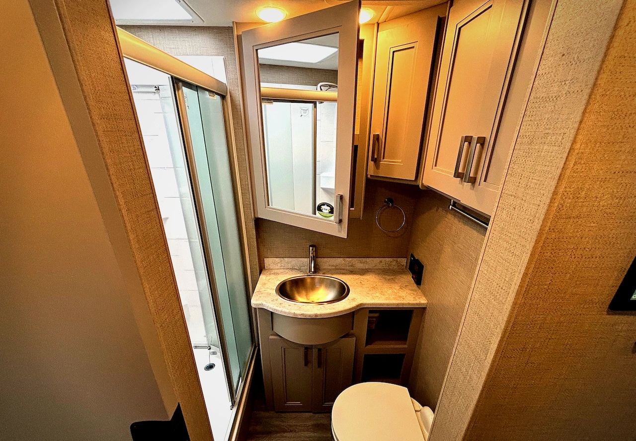 2022 Thor Miramar 37.1 - Image 16