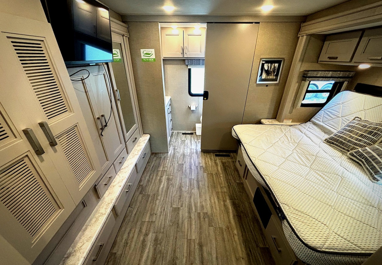 2022 Thor Miramar 37.1 - Image 17
