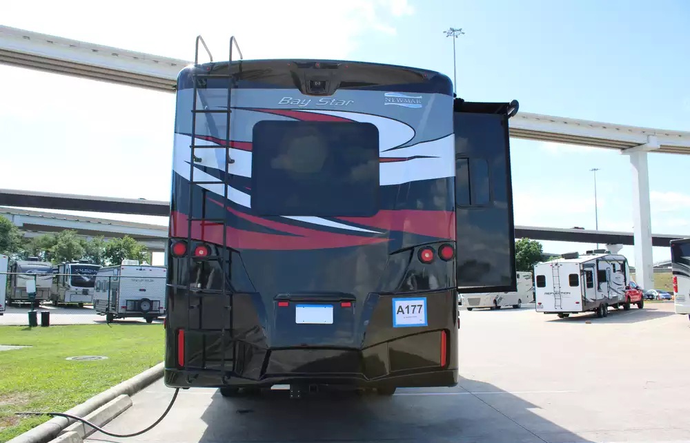 2018 Newmar Bay Star 3113 - Image 5