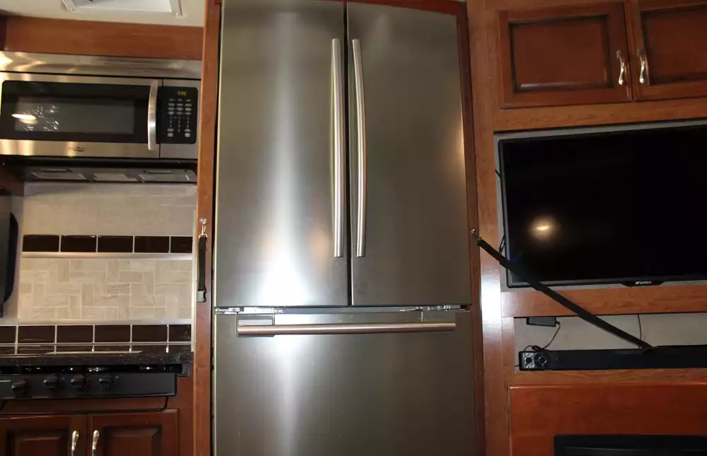 2018 Fleetwood Bounder 36D - Image 34