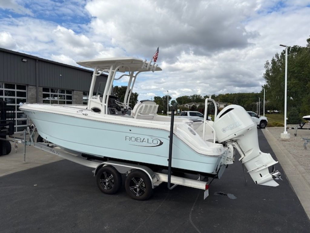 2021 Robalo R242EX - Image 4