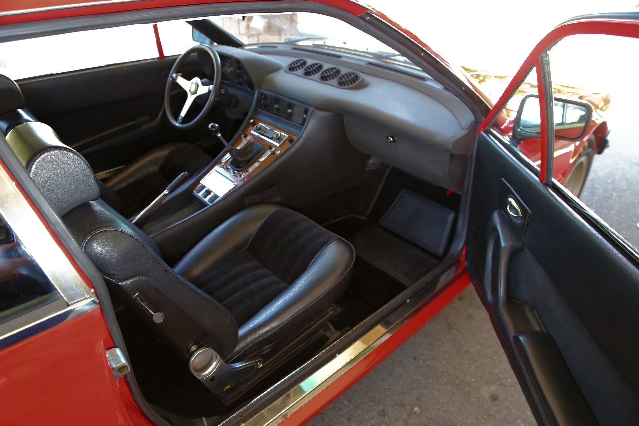 1974 Ferrari 365GT4 2+2 - Image 7