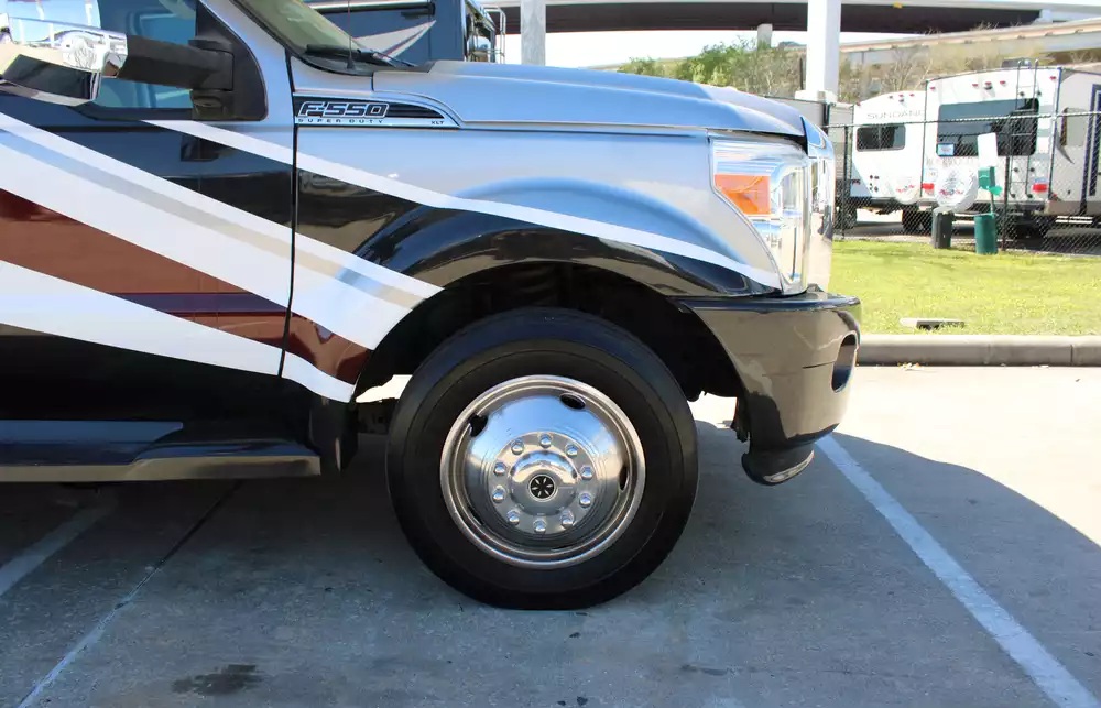 2017 Thor Chateau Super C 35SF - Image 19