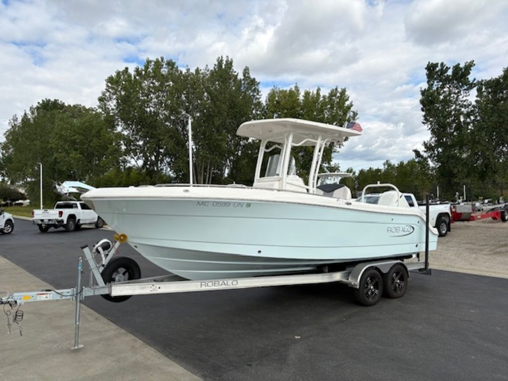 2021 Robalo R242EX