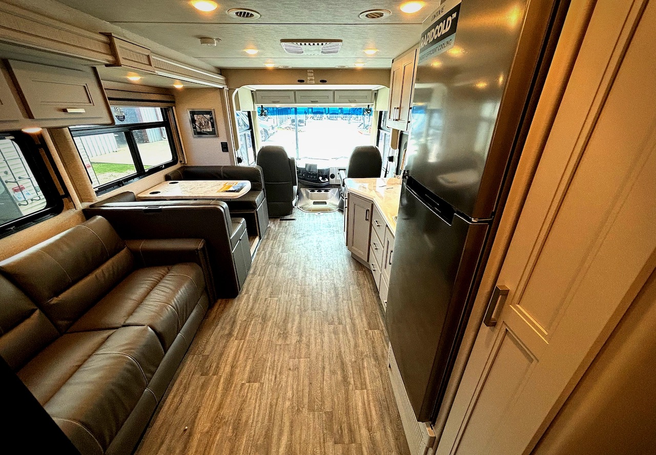 2022 Thor Miramar 37.1 - Image 21