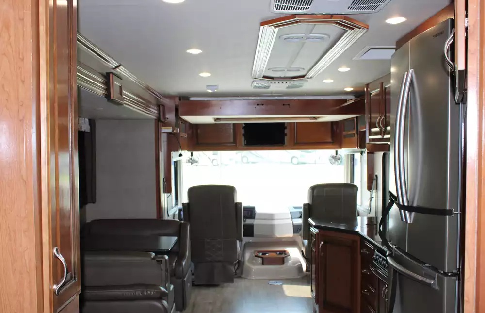 2018 Fleetwood Bounder 36D - Image 37