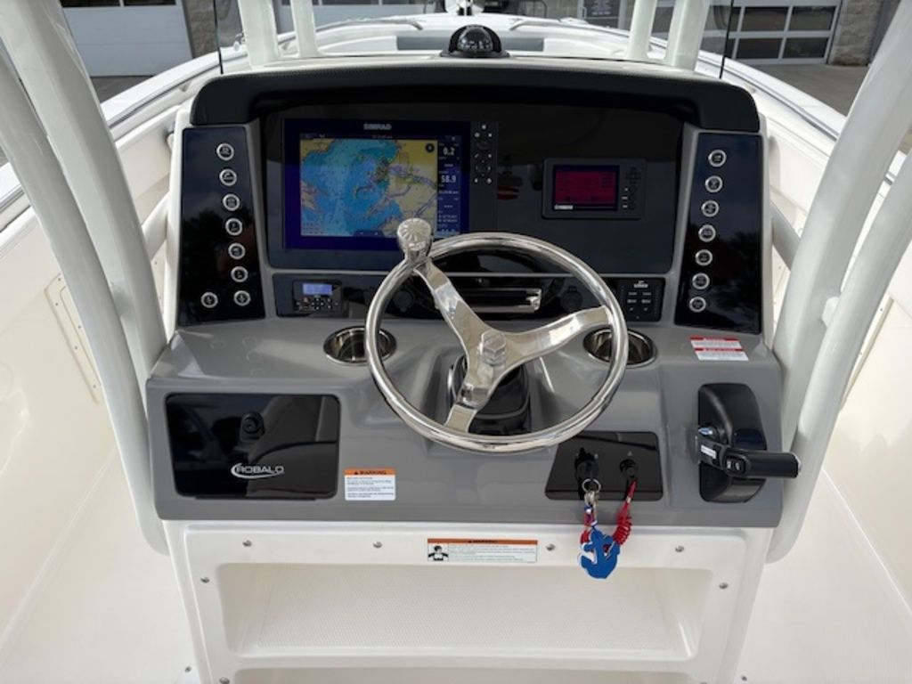 2021 Robalo R242EX - Image 9