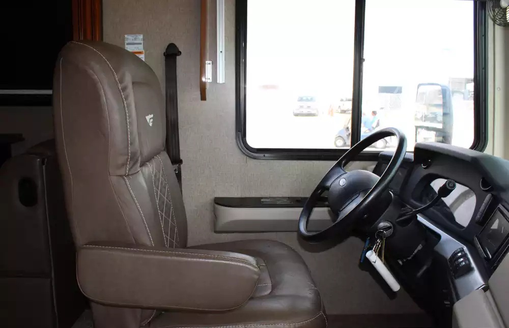 2018 Fleetwood Bounder 36D - Image 38