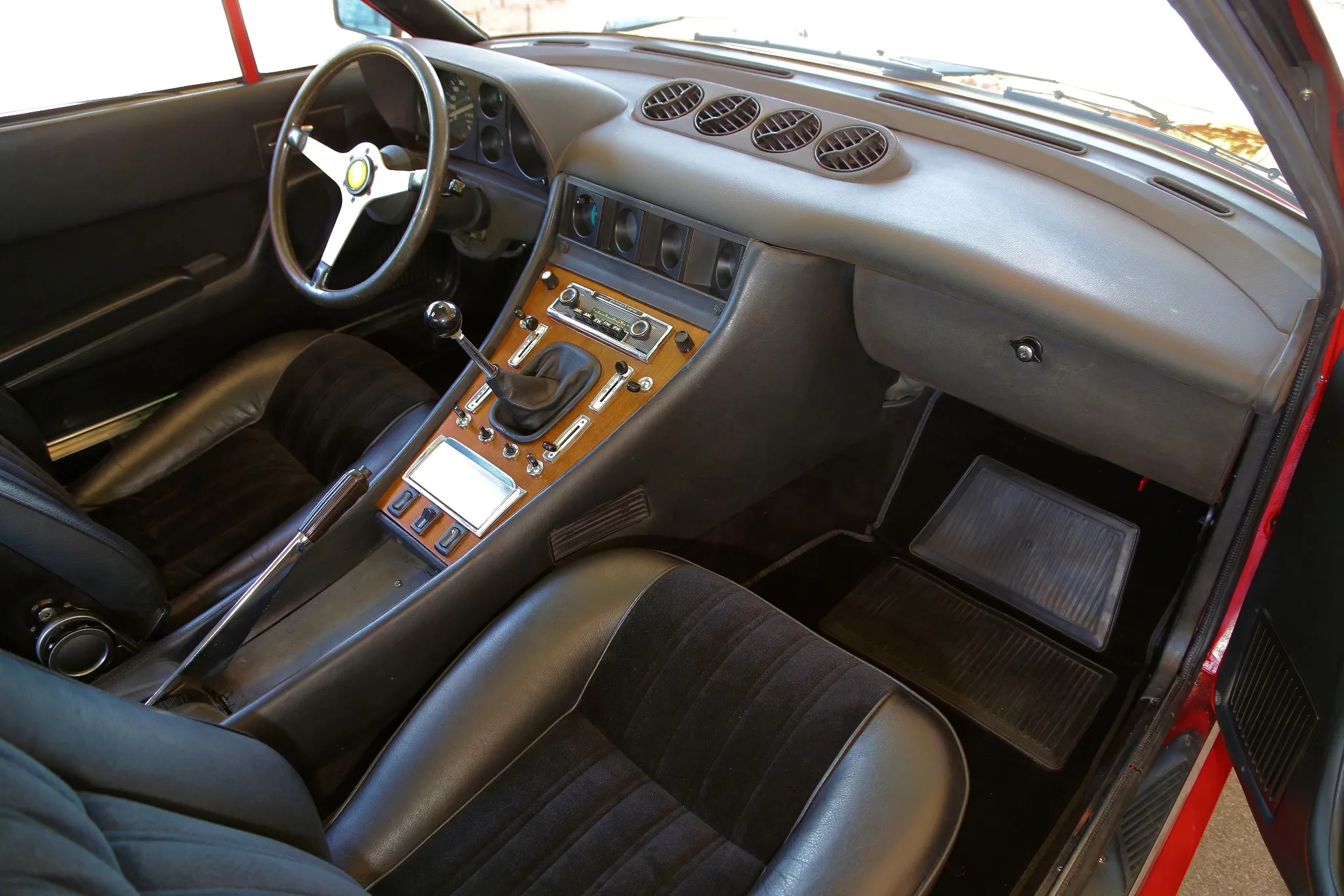 1974 Ferrari 365GT4 2+2 - Image 9