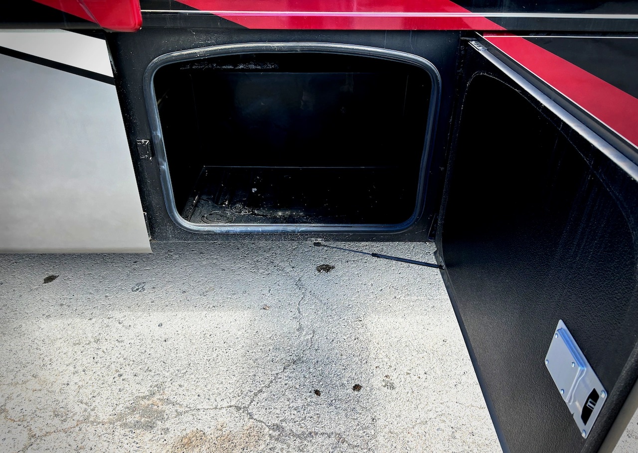 2022 Thor Miramar 37.1 - Image 24