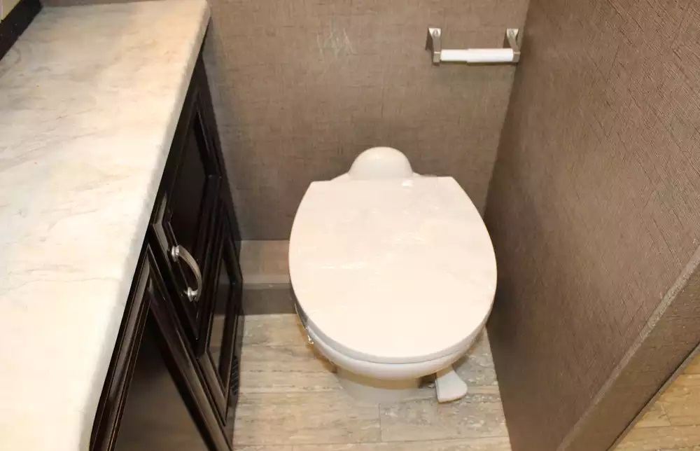 2017 Thor Chateau Super C 35SF - Image 23