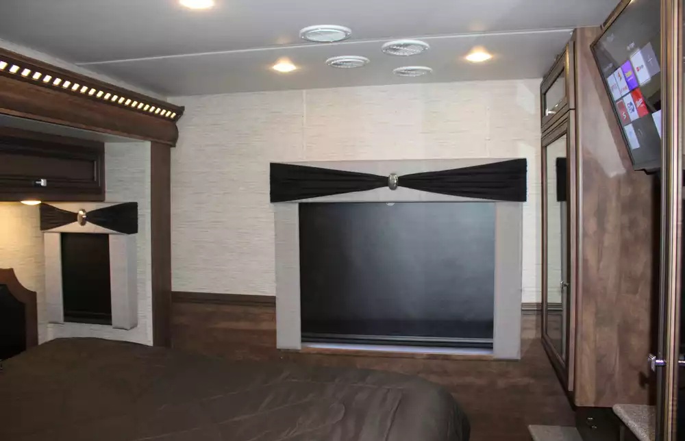 2018 Newmar Bay Star 3113 - Image 31