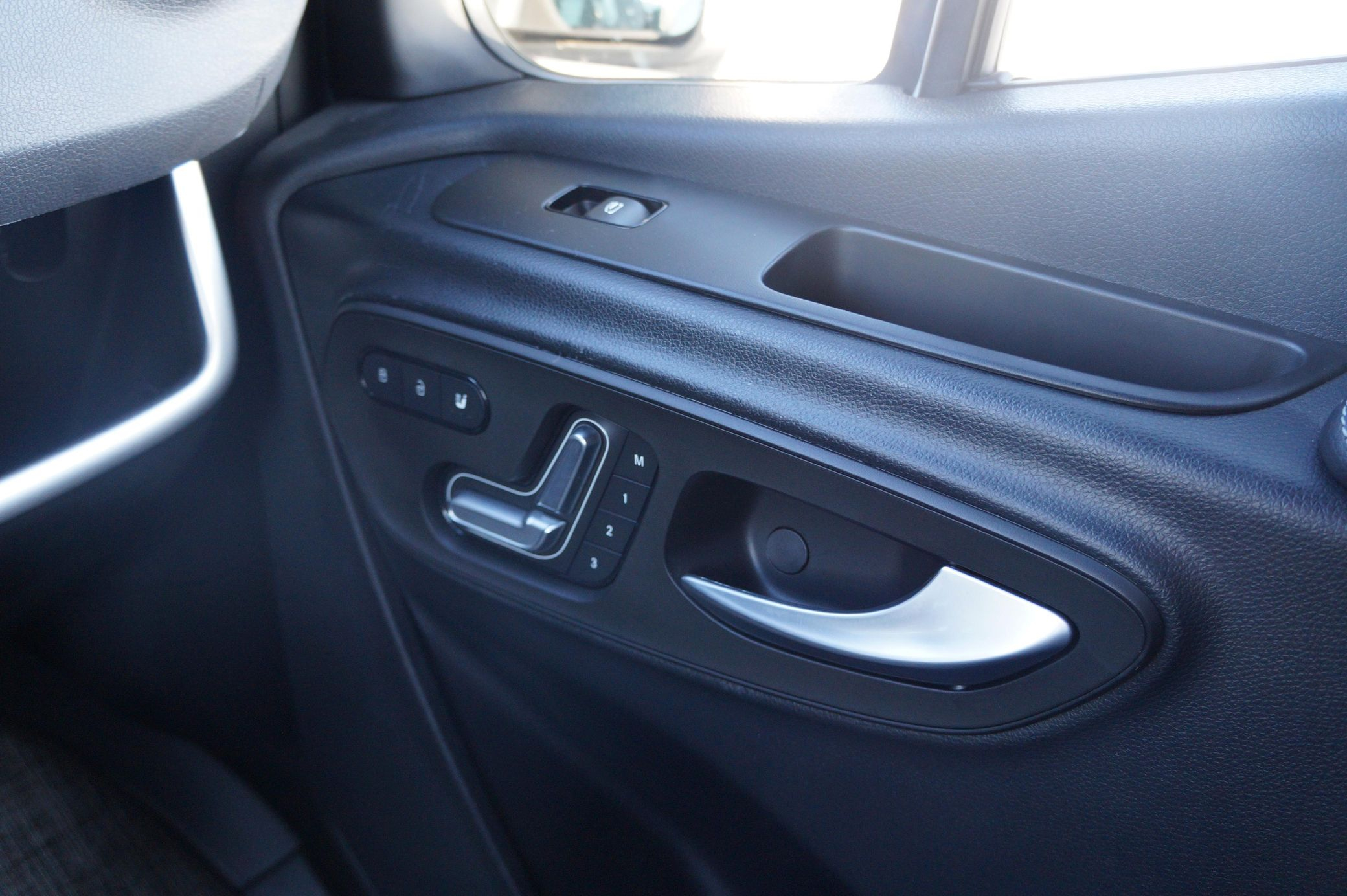 2022 Thor Sanctuary 4x4 - Image 8