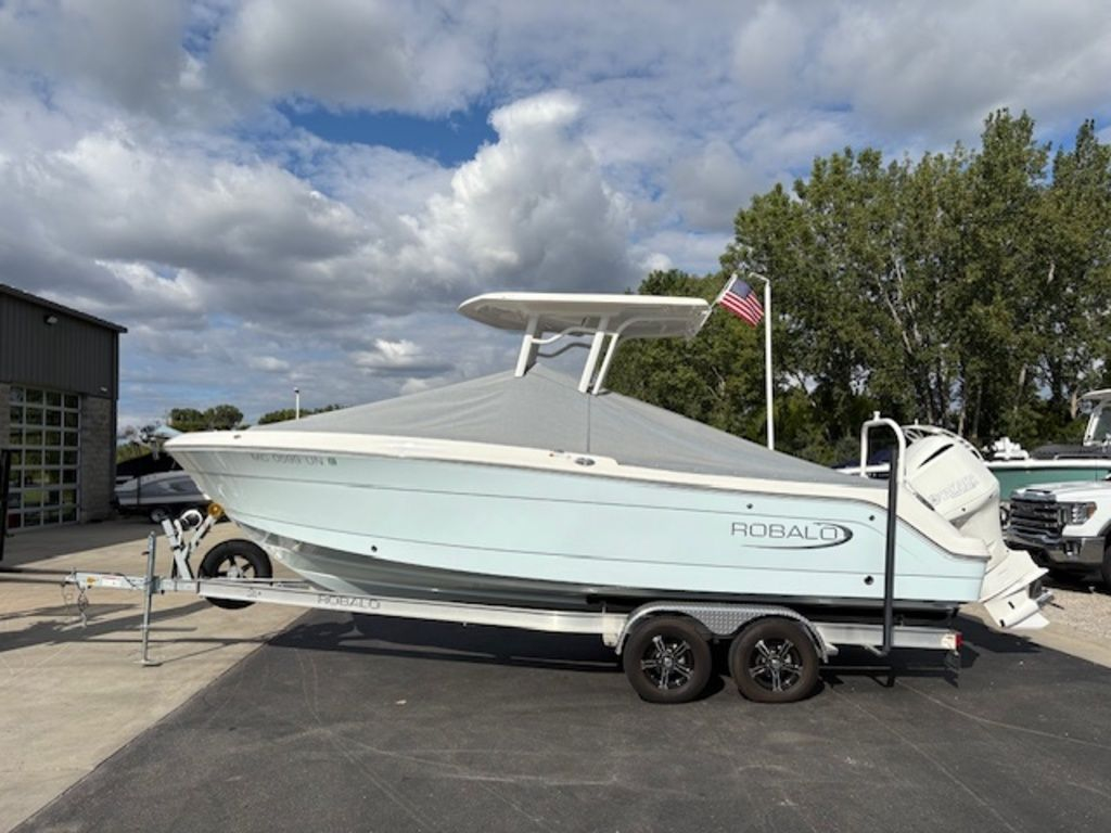 2021 Robalo R242EX - Image 13