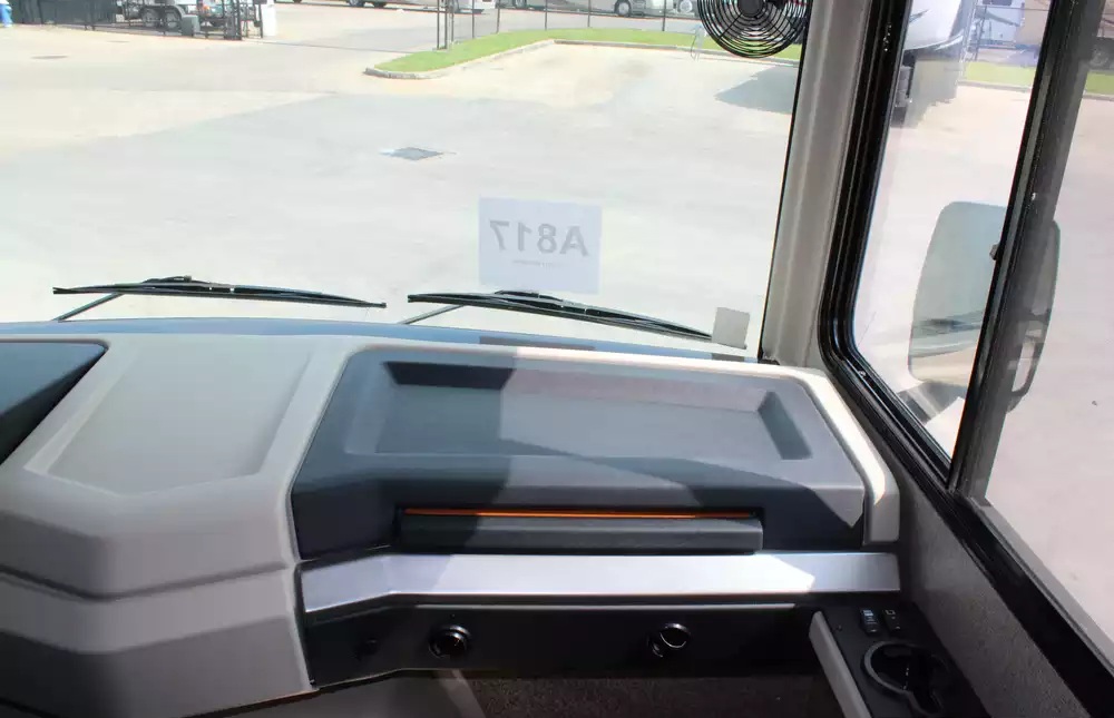 2018 Fleetwood Bounder 36D - Image 43