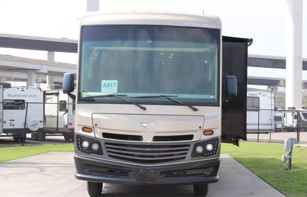 2018 Fleetwood Bounder 36D - Image 4