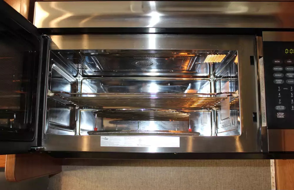 2018 Fleetwood Bounder 36D - Image 45