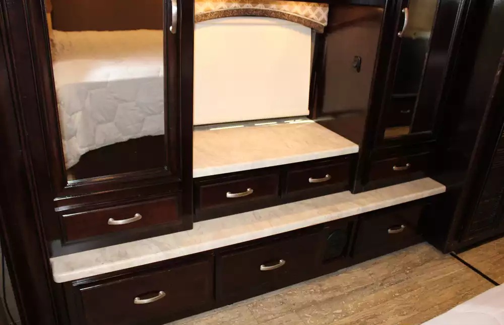 2017 Thor Chateau Super C 35SF - Image 30