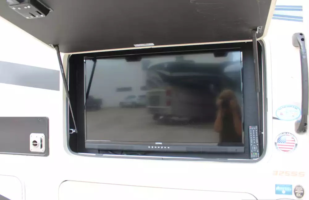 2022 Forest River Coachmen Encore 325SS - Image 34