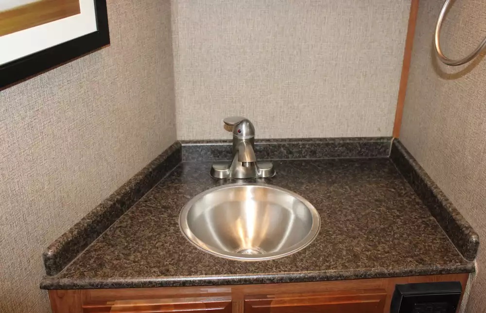 2018 Fleetwood Bounder 36D - Image 46