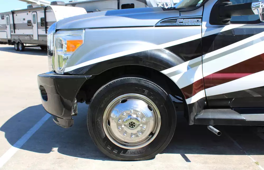 2017 Thor Chateau Super C 35SF - Image 31