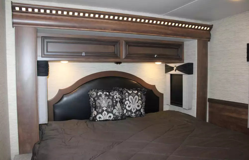 2018 Newmar Bay Star 3113 - Image 38