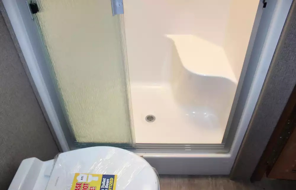 2018 Fleetwood Bounder 36D - Image 47