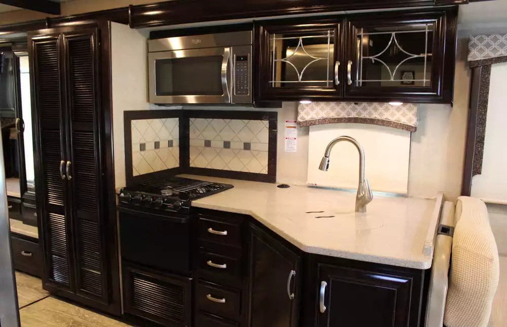 2017 Thor Chateau Super C 35SF - Image 32