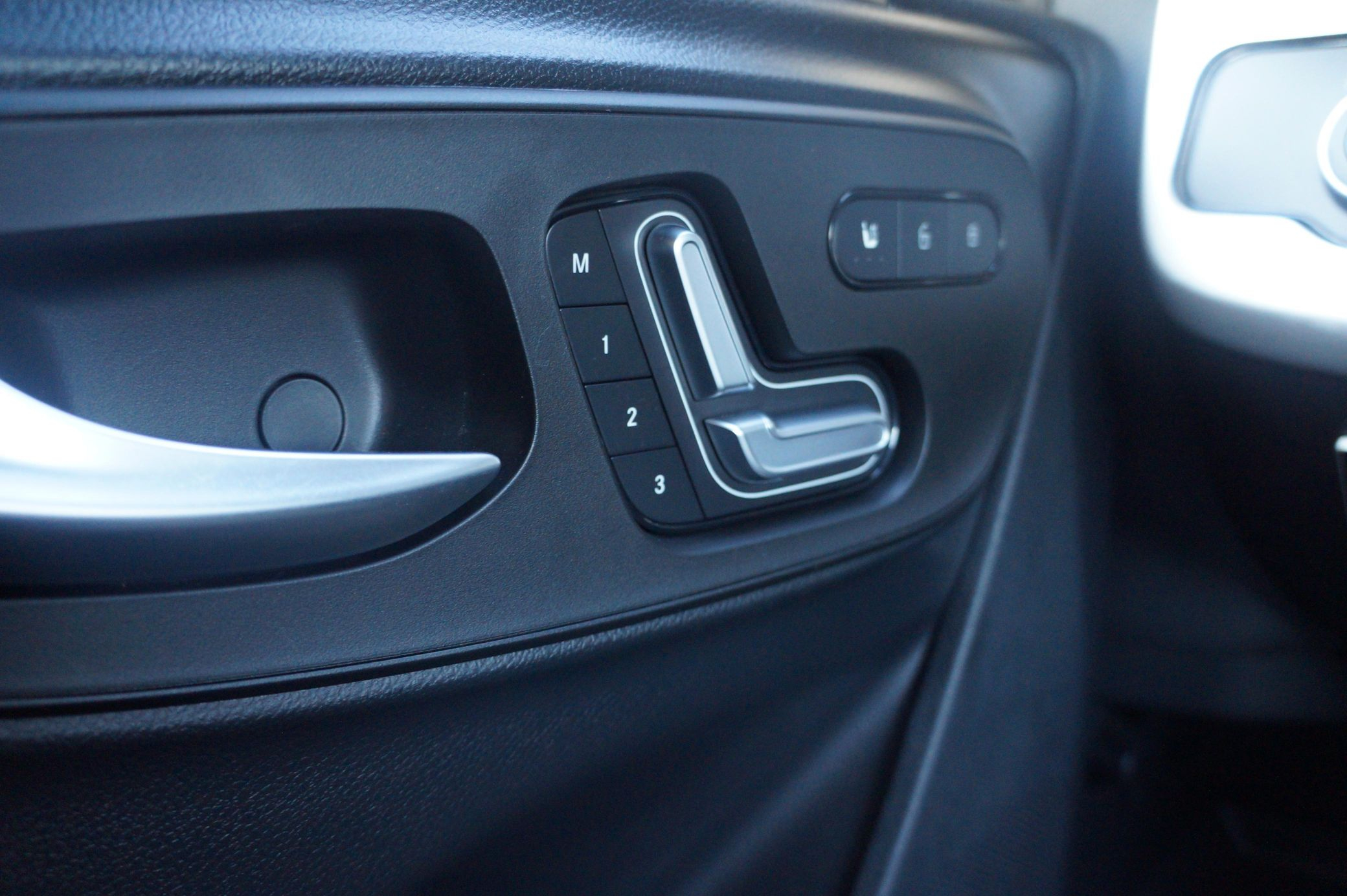 2022 Thor Sanctuary 4x4 - Image 15