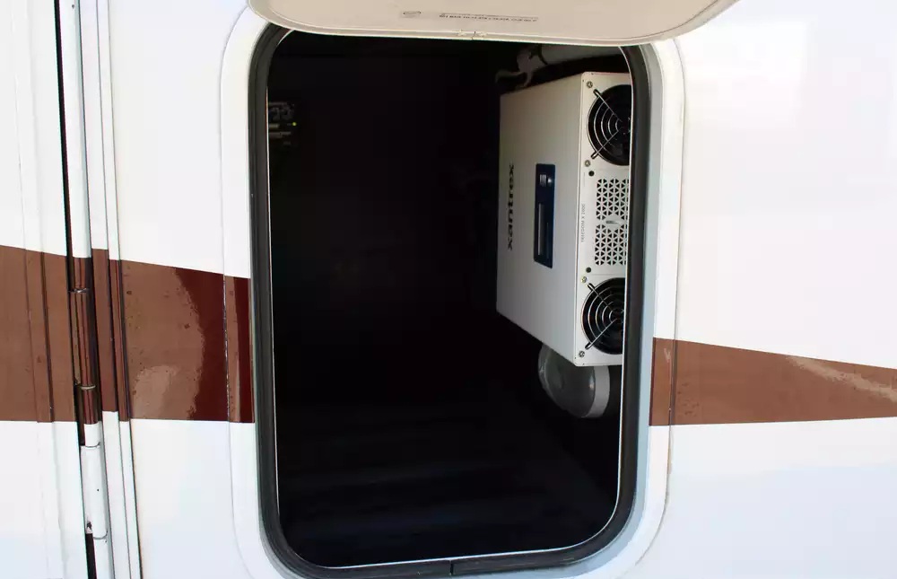 2017 Thor Chateau Super C 35SF - Image 33