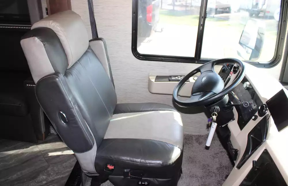 2018 Newmar Bay Star 3113 - Image 41