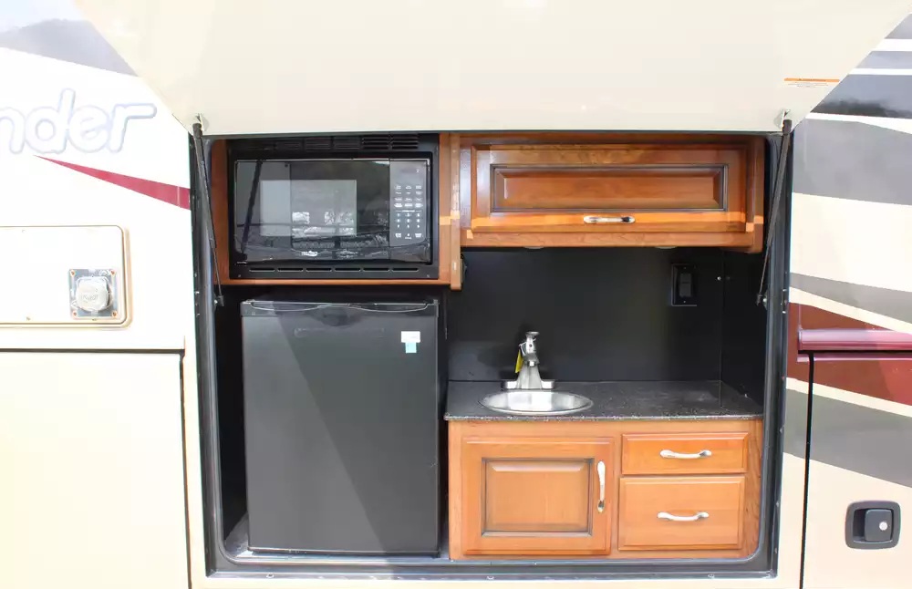 2018 Fleetwood Bounder 36D - Image 51