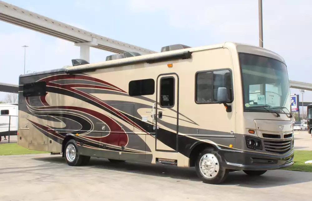 2018 Fleetwood Bounder 36D - Image 3