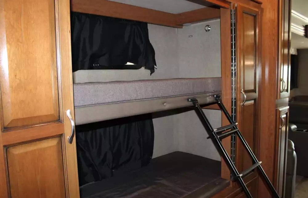 2018 Fleetwood Bounder 36D - Image 52