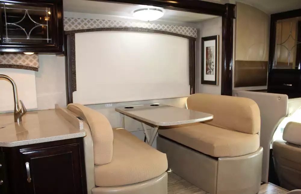 2017 Thor Chateau Super C 35SF - Image 38