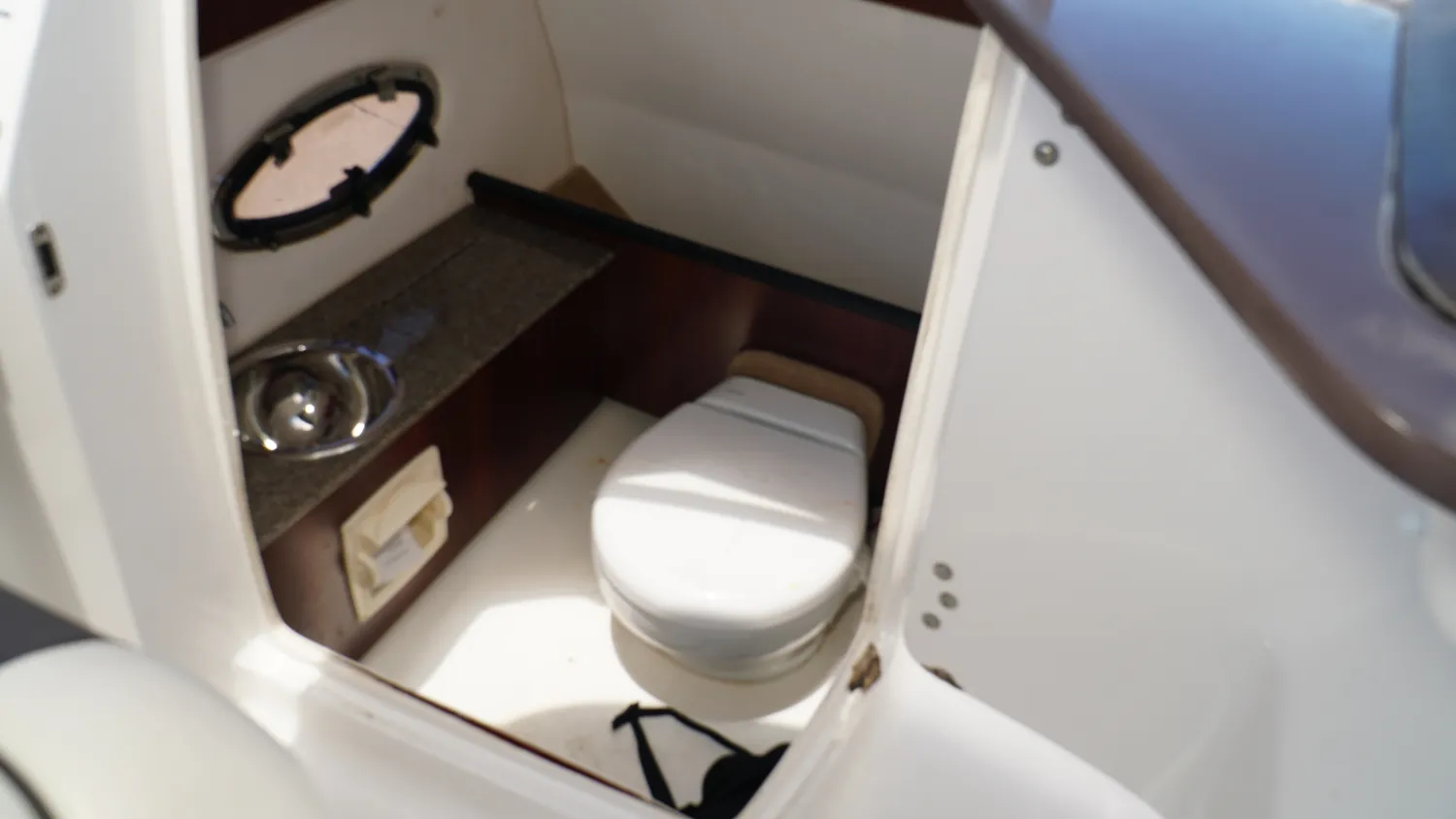 2019 Chaparral 250 Suncoast - Image 11