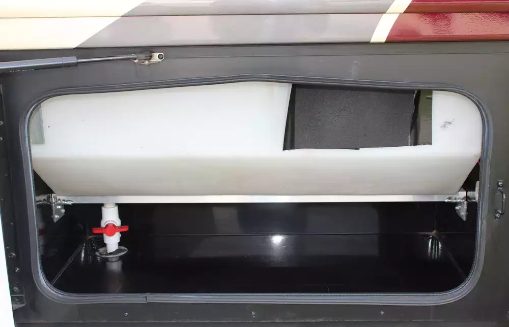 2018 Fleetwood Bounder 36D - Image 53