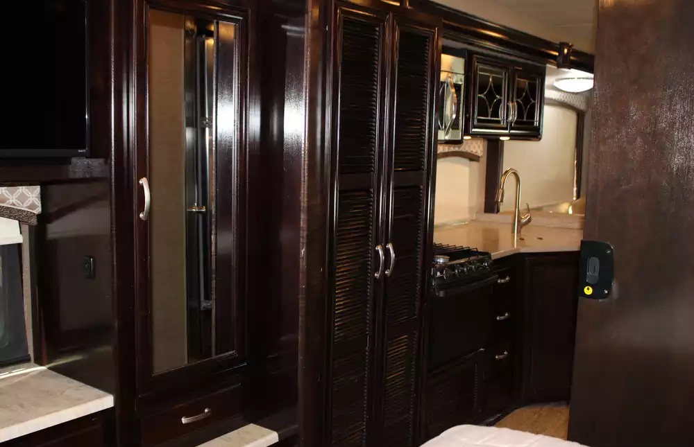 2017 Thor Chateau Super C 35SF - Image 39