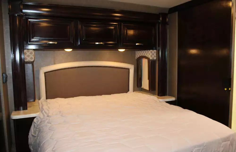 2017 Thor Chateau Super C 35SF - Image 40