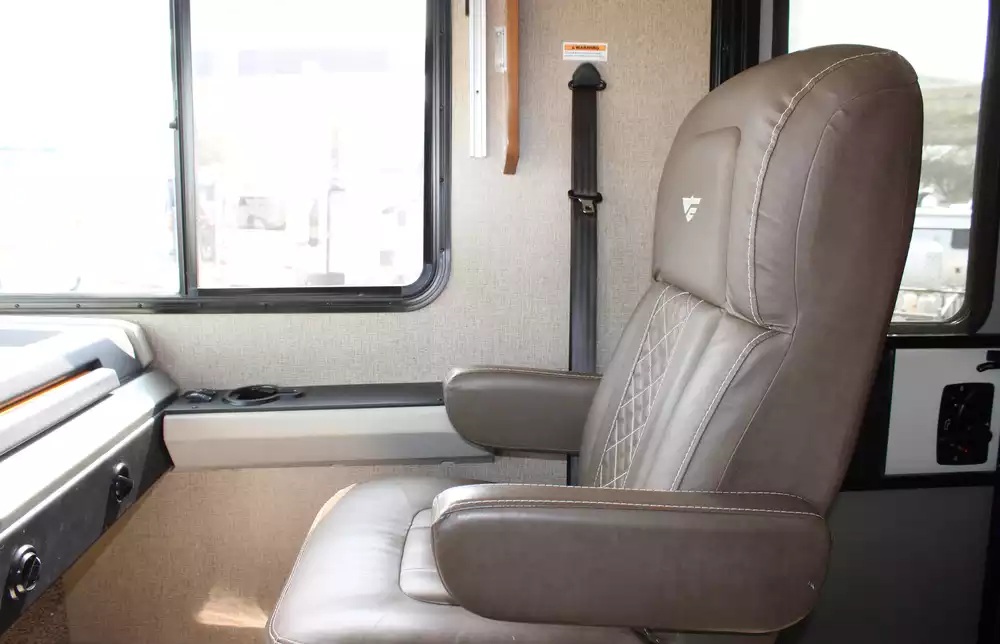 2018 Fleetwood Bounder 36D - Image 6