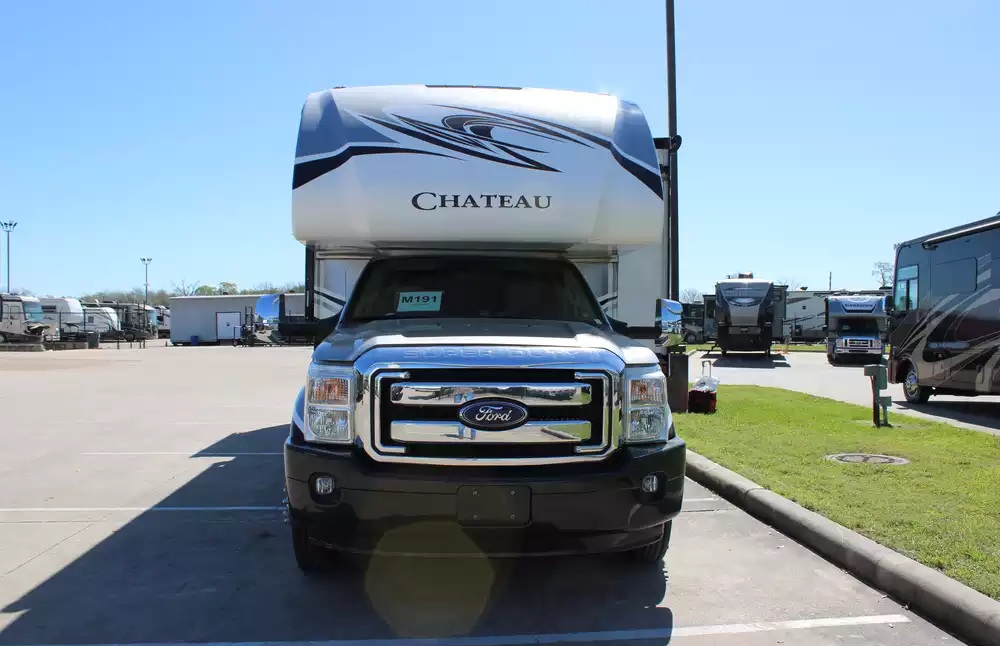 2017 Thor Chateau Super C 35SF - Image 3