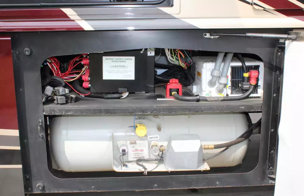 2018 Fleetwood Bounder 36D - Image 7