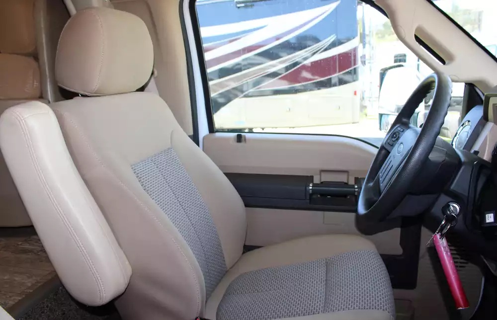 2017 Thor Chateau Super C 35SF - Image 43