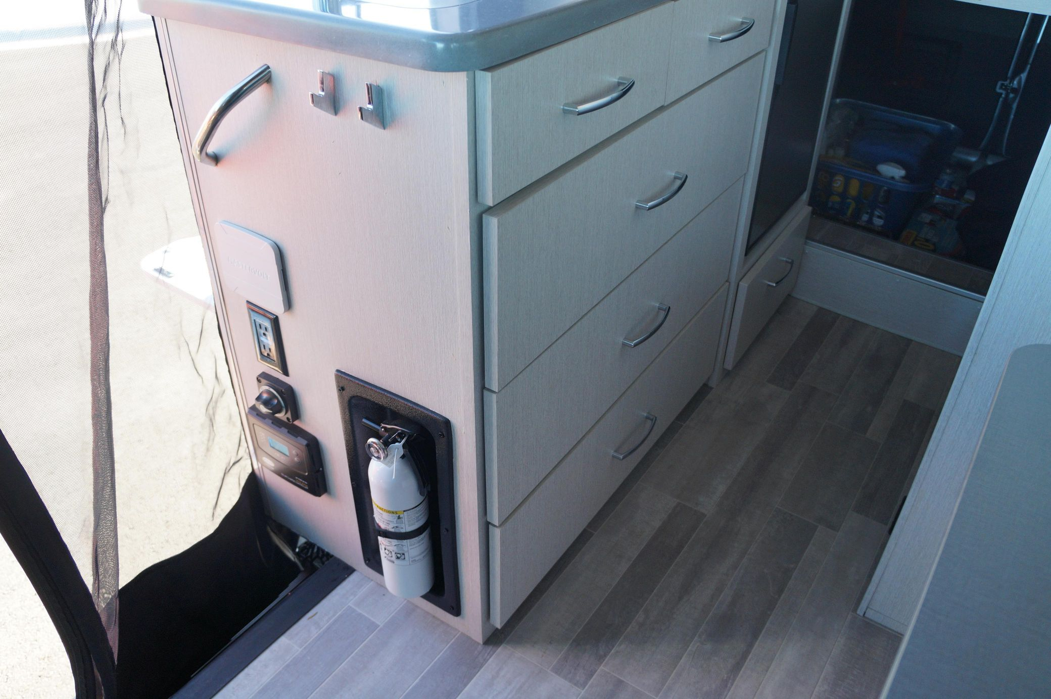 2022 Thor Sanctuary 4x4 - Image 25