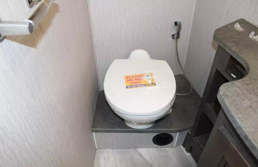 2022 Forest River Coachmen Encore 325SS - Image 48