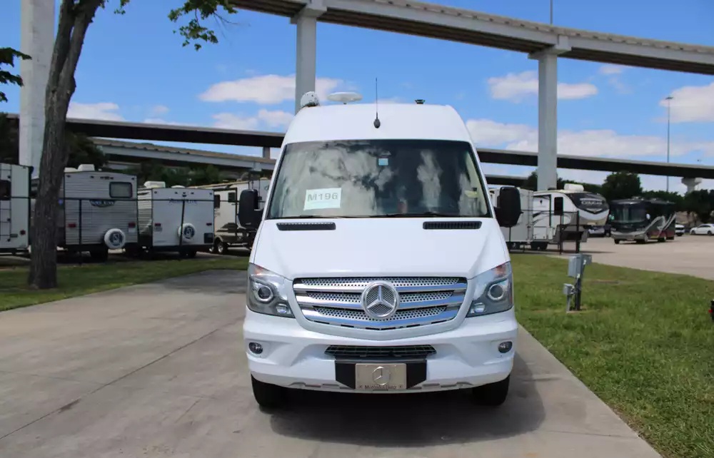 2018 Chinook Countryside MP2 - Image 2