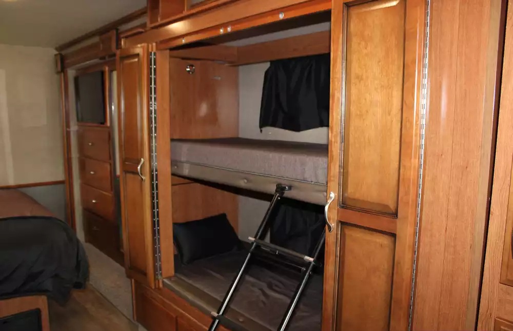 2018 Fleetwood Bounder 36D - Image 12