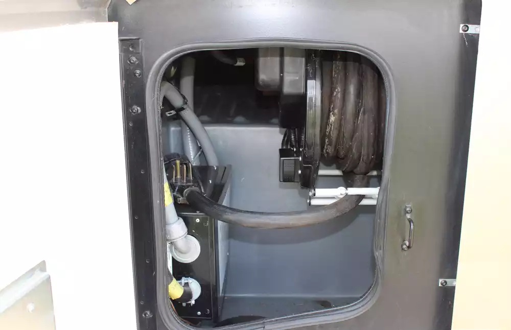 2018 Fleetwood Bounder 36D - Image 13