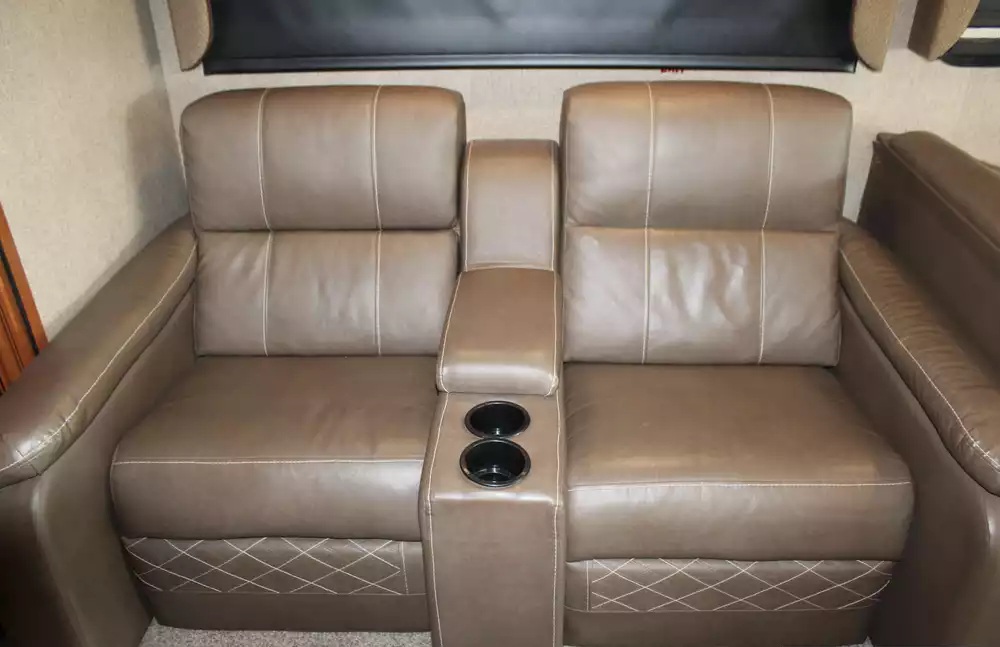 2018 Fleetwood Bounder 36D - Image 14